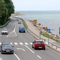Med Koprom in Moletom bo obalna cesta ostala takšna, kot 
je zdaj.