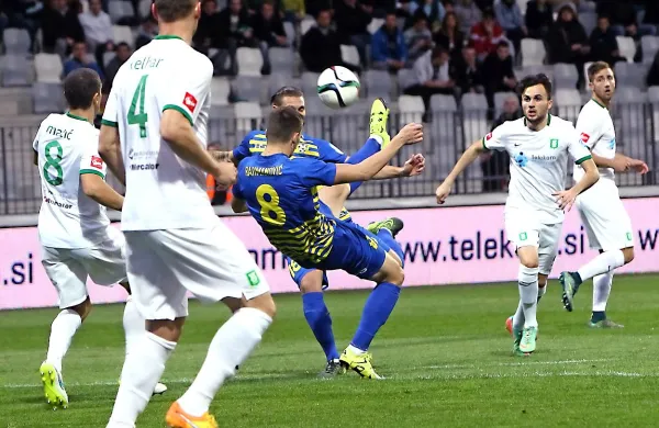 V nedeljo so se nogometaši Olimpije pomerili s koprskimi 
nogometaši.
