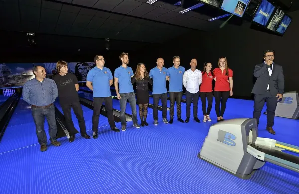 Osrednji del skoraj poldrugi milijon evrov velike naložbe je 
bowling z desetimi sodobnimi stezami. Na fotografiji desno je 
Sergij Furlan. 