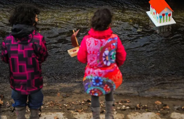 Koalicija Za otroke gre!, ki odločitev ustavnega sodišča 
pozdravlja, se zavzema za heterospolne družine.
