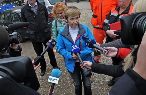 Ministrica za zdravje Milojka Kolar Celarc je dejala, da so med 
begunci glavna težava predvsem izčrpanost in dehidracija. 
Prebivalci na območju migracijski poti pa da niso zdravstveno ogroženi.