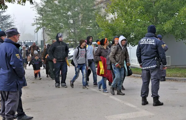 

V sprejemnem centru Brežice je bilo zjutraj okoli 3700 
migrantov. 