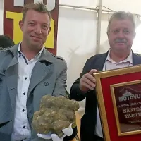 S primerkom belega tartufa, ki tehta 835 gramov, je Marko 
Puh (levo) pometel z vso konkurenco.