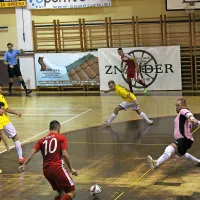 Mrežo Puntarja je že v prvi minuti načel  Oplastov Anže Širok 
(10).