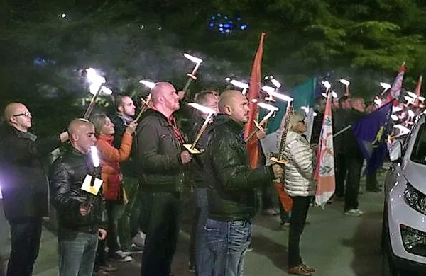 Desničarske organizacije Lega Nazionale, Pro Patria in 
Essere italofoni so v soboto zvečer priredile shod na griču Sv. 
Justa v Trstu, s katerim so proslavili 61-letnico vrnitve Trsta 
Italiji.