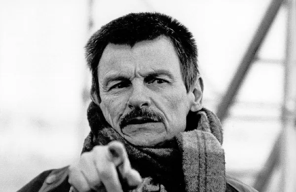 Skoraj 30 let po smrti kultnega filmskega režiserja Andreja 
Tarkovskega (1932-1986) želijo moskovske mestne oblasti 
rekonstruirati njegovo nekdanjo hišo.