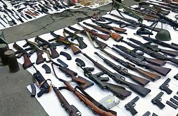 Skupno naj bi zaradi trgovine z orožjem ovadili približno 30 
osumljenih. 