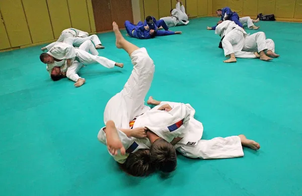 Te dni v  Novi Gorici vadi skoraj 40 judoistov  v starosti od petega do 45. leta.