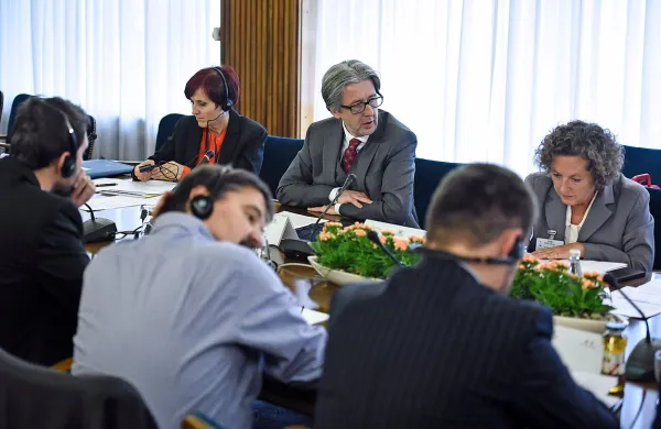 

Šefic je na današnji novinarski konferenci poudaril, da je od 
ponedeljka “sodelovanje s Hrvaško bistveno boljše, ves čas 
pa usklajevanje poteka tudi na nivoju direktorjev policij”. 