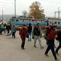 Primorske novice po poteh beguncev: na hrva&scaron;ki strani meje so dobro organizirani