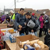 Primorske novice po poteh beguncev: na hrva&scaron;ki strani meje so dobro organizirani