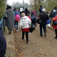 Primorske novice po poteh beguncev: na hrva&scaron;ki strani meje so dobro organizirani