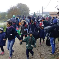 Primorske novice po poteh beguncev: na hrva&scaron;ki strani meje so dobro organizirani
