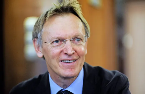 Janez Potočnik je kot evropski okoljski komisar  v Bruslju  že 
leta 2013 kolege opozarjal na sporne prakse pri merjenju 
emisij Volkswagnovih avtomobilov, je včeraj razkril Financial 
Times.
