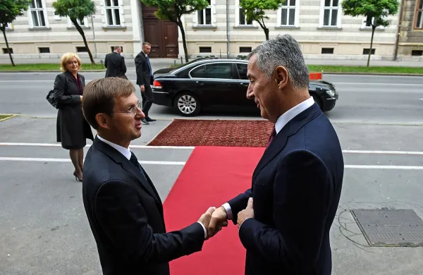 Miro Cerar je kolegu Milu Đukanoviću zagotovil vso podporo 
Slovenije pri vključevanju Črne gore v evroatlantske povezave.  