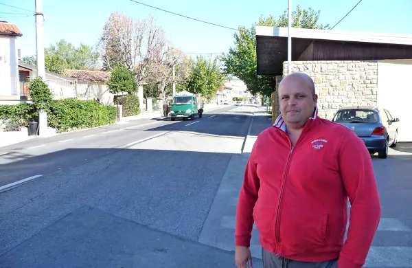 Škofjot Miloš Rožič pravi, da je še najhuje ob sobotah, ko se 
na ceste zgrnejo Italijani In Hrvati. Prvi vozijo proti  Sloveniji in 
Istri, druge pa pot zanese najverjetneje po nakupih v Italijo.