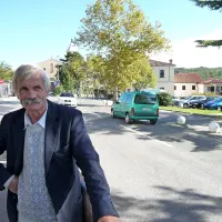 Atif Ikanovič spomni, da vsi tujci vedo za  staro cesto čez 
Škofije, zato ga ne čudi, da se je tako povečal promet, odkar 
so uvedli vinjete. 