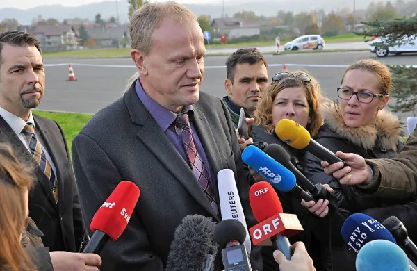 Pri pomoči tujih policistov v Sloveniji ni toliko pomembno 
njihovo število, ampak to, da sami vidijo razmere in da bodo 
njihove države spoznale, koliko je beguncev, kakšne so 
razmere in kako Slovenija obvladuje stanje, je na Obrežju, kjer 
sprejel nemške policiste, dejal generalni direktor policije 
Marjan Fank.