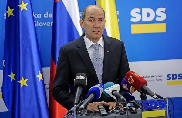 Janez Janša je premierju sporočil, da je njegova generacija 
Slovenijo gradila, osamosvojila in jo ubranila, 