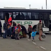 Iz Celja je v Šentilj dopoldne prispelo deset avtobusov 
beguncev.