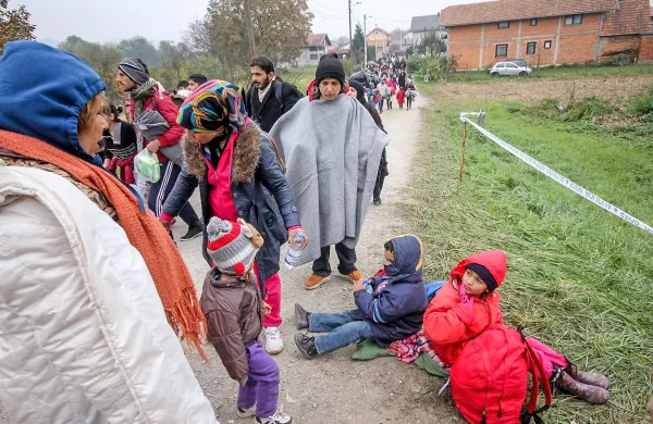 Ko opazujejo mlade moške, so njihovi občutki mešani, ob prizorih utrujenih otrok pa ne 
morejo biti ravnodušni, so nam zaupali domačini.