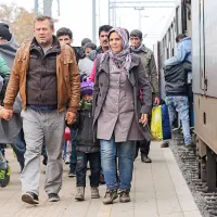 Na postajo Sutla vsak dan pripelje pet ali šest vlakov z 
migranti. 