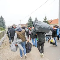 Marsikdo je svoje imetje čez mejo nesel v vreči za smeti.