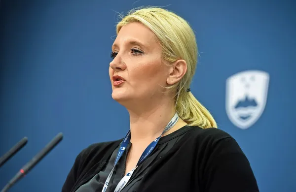 Ministrica za notranje zadeve Vesna Györkös Žnidar je na 
novinarski konferenci po seji vlade pojasnila, da so ukrepi za 
obvladovanje begunske krize, ki so jih danes obravnavali na 
vladi, naravnani v odvračanje in obvladovanje nedovoljenih 
migracij.