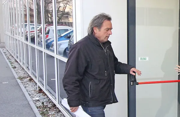 Marjana Mikuža v ponedeljek ni bilo na novogoriško okrajno 
sodišče, kjer  so ga tokrat oprostili obtožb ponarejanja listin.

