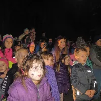 Halloween ali večer vseh svetnikov je v Divaško jamo privabil 
več kot 300 ljudi, največ  otrok. 