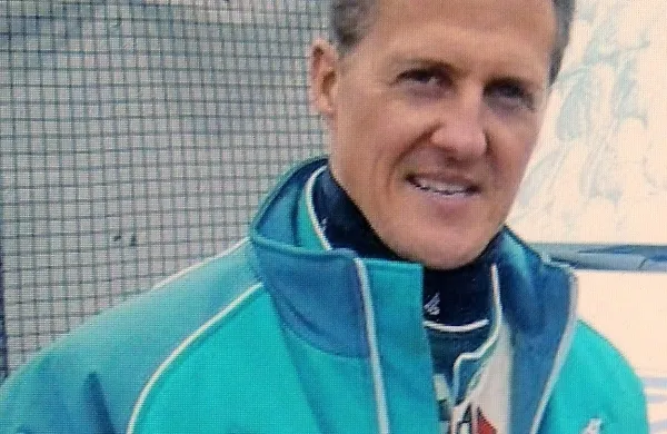 Michael Schumacher malo manj kot dve leti po smučarski nesreči, decembra 2013 se je poškodoval v Franciji, počasi okreva.