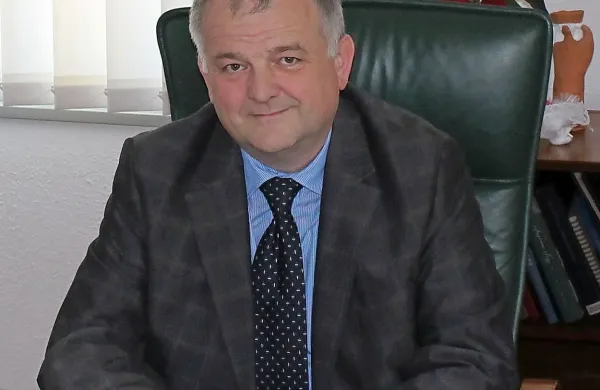 Robertu Kavčiču po prvem letu županovanj tudi opozicijski svetniki  
priznavajo, da deluje povezovalno. 