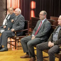 Marijan Groff, Darjo Stepančič, Tadej Vidic in Ivan Lisjak (z 
leve) so si vidno oddahnili po slišanih prvih besedah sodbe 
tričlanskega senata novogoriškega okrožnega sodišča.