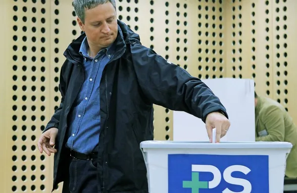 Marka Jakliča včeraj ni bilo na sodišče. Državni tožilec je 
sodišču predlagal, da ga obsodi na štiri leta in enajst 
mesecev zapora. 