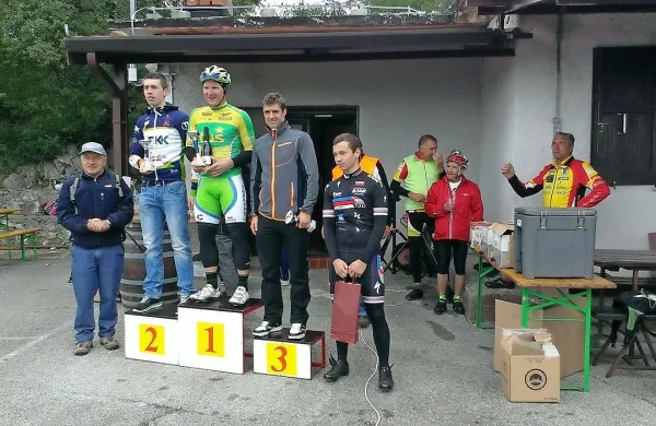 Najboljši na Sabotinu na stopničkah (z leve): Gašper Koren 
(Soča), MatejKravos (Tuš)  in  Tomi Iskra (Brda).



 