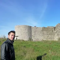 Arhitekt in strokovnjak za gradove Juan Pablo Maschio 
ocenjuje, da država in najemnik gradu Socerb bolj slabo 
skrbita za ohranitev te edinstvene kulturne dediščine.