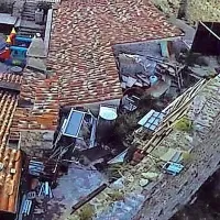 Takšna pa je podoba gradu zdaj, kar  je zabeležil fotoaparat na kvadrikopterju, ki je poletel čez 
ostrešje gradu Socerb.