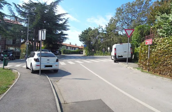 Nova ankaranska redarja ne bosta kar takoj delila kazni za 
nepravilno parkiranje, pač pa bosta ljudi sprva le opozarjala.