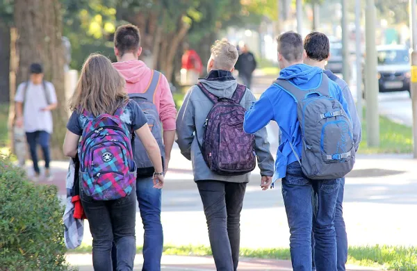 Najboljša preventiva v preprečevanju zasvojenosti, ki je vse 
bolj prisotna tudi na področju sodobnih tehnologij, so pravi 
odnosi v družini oziroma dialog med otrokom in starši.