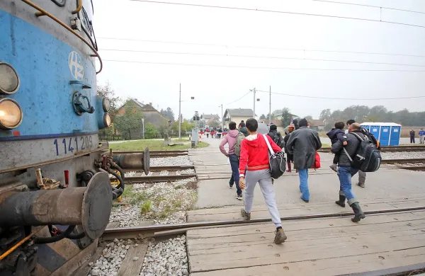 Iz Hrvaške je minulo noč v Slovenijo prispelo manj migrantov 
kot v preteklih dneh.