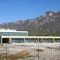 Dokončanje nove stavbe OŠ Danila Lokarja Ajdovščina  in gradnja prizidka k OŠ Šturje (na fotografiji) bosta največji občinski 
naložbi prihodnje leto.
