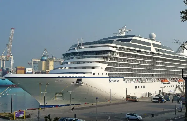 Potniška ladja Riviera s 1200 potniki zaključuje letošnjo 
sezono v Kopru. 