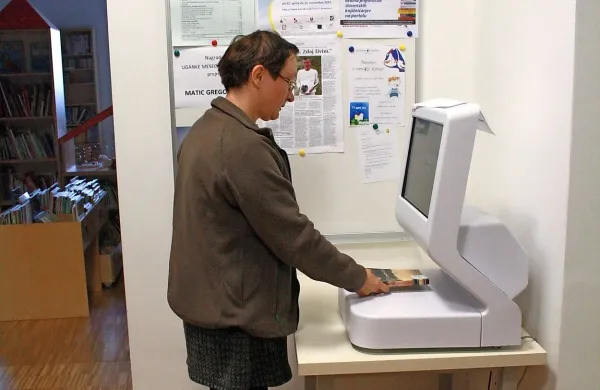 Uporabniki vipavske enote Lavričeve knjižnice so dobili 
knjigomat.  