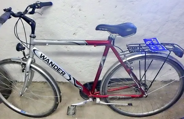 V sredo, 4. novembra, so na Vilharjevi ulici  v Ajdovščini našli 
moško gorsko kolo znamke wander, rdeče-srebrne barve, 
številka okvirja SR 73071189. Policisti pozivajo lastnika, da 
ga prevzame.