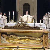 V Koper so spet prispele relikvije blaženega Monalda. 
Izpostavili so jih v cerkvi sv. Frančiška, ki jo je dal zgraditi prav 
Monaldo in so ga v njej okoli leta 1280 tudi pokopali.