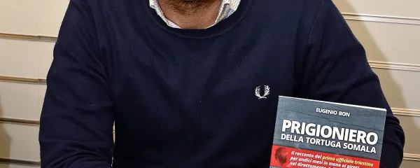 Eugenio Bon: “Knjiga ni nastala kot terapija, bolj 
sem želel ohraniti spomine na enajstmesečno 
ugrabitev. Opažal sem, da pozabljam obraze in da 
se ne spomnim več natančno dogodkov. Kot da bi 
bile to le sanje.”