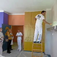 En dan dela, pa je porodni&scaron;nica odeta v preplet barv