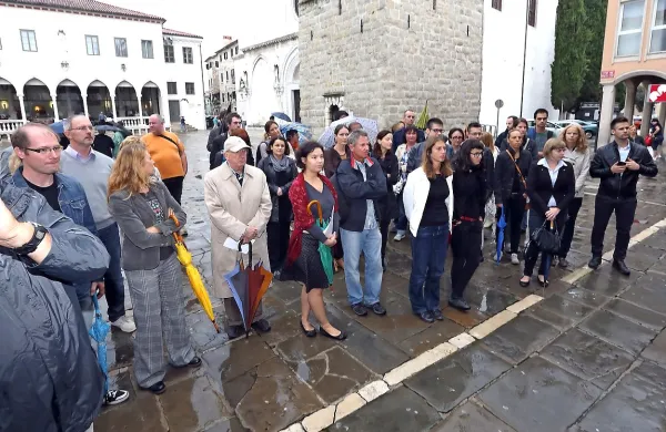 ZRS (na fotografiji zaposleni) je med članicami najuspešnejši pri pridobivanju evropskih 
sredstev, je poudaril Pišot, pa tudi nosilec velikega dela znanstvenih objav in raziskovalnih 
dejavnosti. “Odcepitev” središča bi bila za univerzo vsekakor velika izguba.