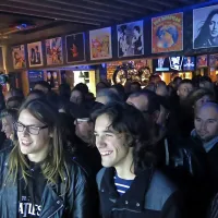 Psihomodo pop napolnili in navdu&scaron;ili Snack bar