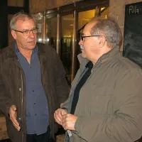  

   Srečanja sta v razveselila prekaljena gledališka mačka, 
igralec Aleš Valič (levo) ter režiser in pisatelj  Marko Sosič.